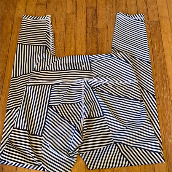 old navy pants - Picture 2 of 2